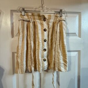 Hollister XS Ultra High-Rise Tan and White Shorts